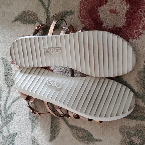 Womens Rose Gold Flat Sandals. GBG Guess. Size 8 - Picture 4 of 4